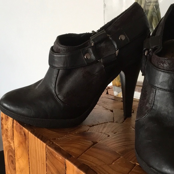 Unlisted by Kenneth Cole Shoes - Kenneth Cole Unlisted Black Shooties